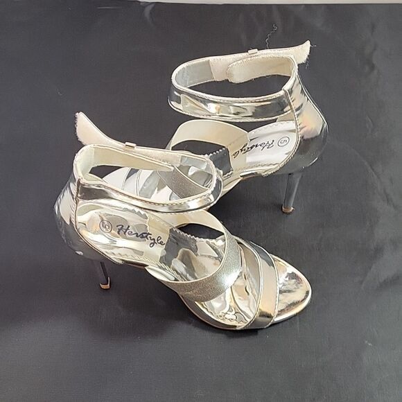 HERSTYLE GWINNIE 3-STRAPS VELCRO CLOSURE OPEN TOE SANDAL - Picture 8 of 12